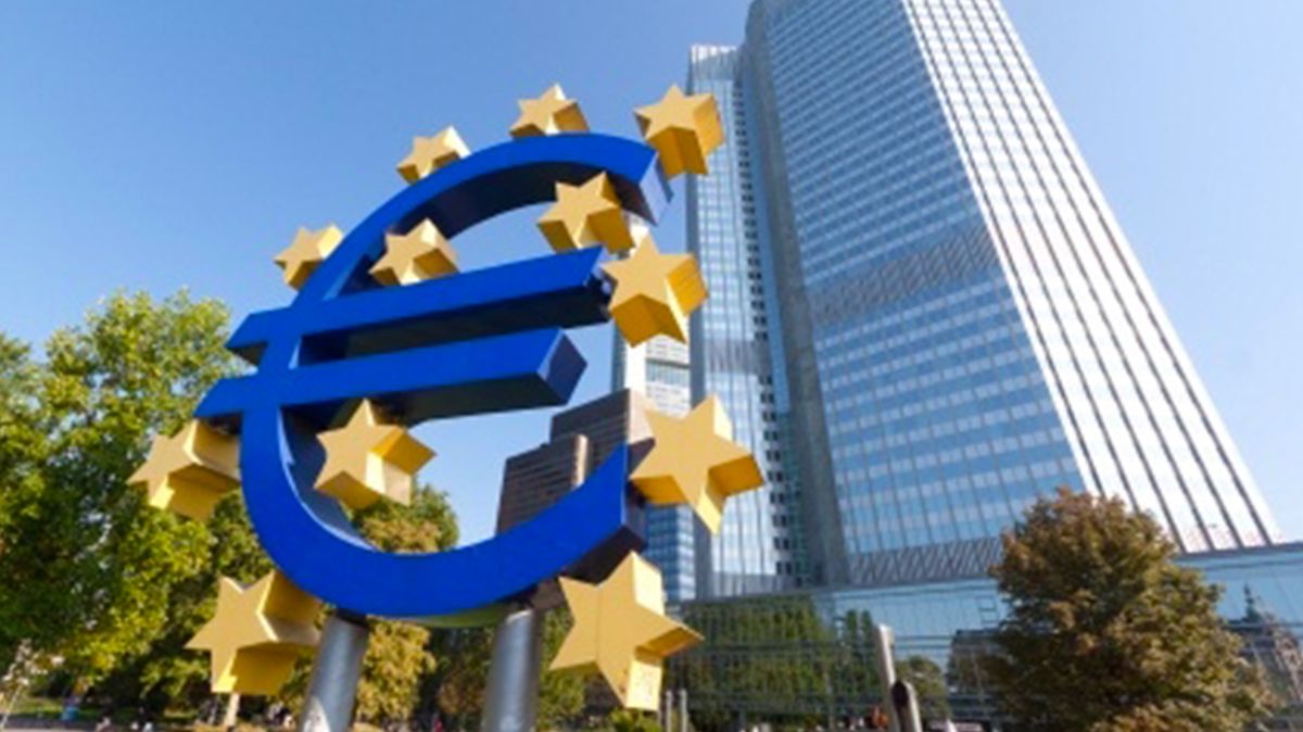 Eurozóna směřuje ke stagflaci, varuje největší švýcarská banka